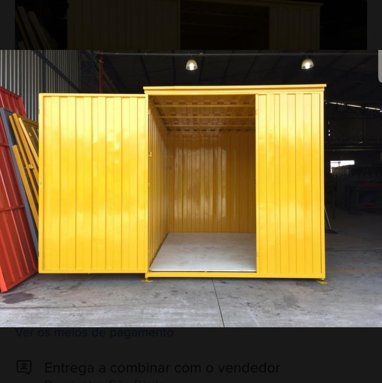Container Tuksen aberto em canteiro de obras